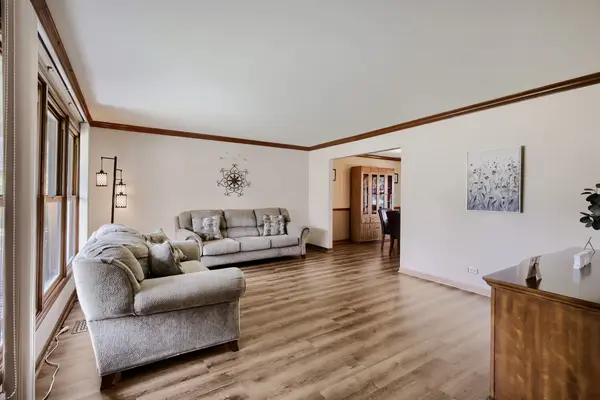 196 Constitution DR, Bloomingdale, IL 60108