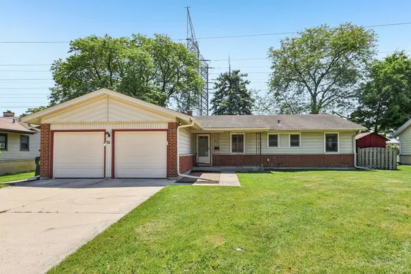 511 Walnut LN, Elk Grove Village, IL 60007