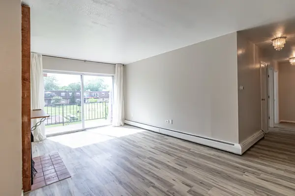 715 Grove DR #206, Buffalo Grove, IL 60089