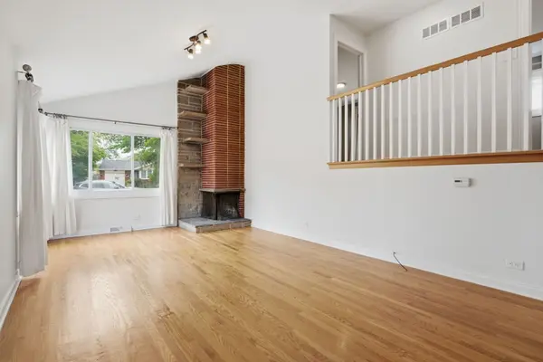 331 E Huntington AVE, Elmhurst, IL 60126