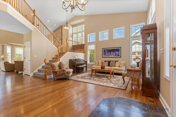 2203 Miramar CT, Buffalo Grove, IL 60089