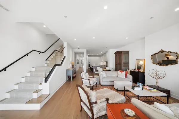 323 S Racine AVE #PHD, Chicago, IL 60607