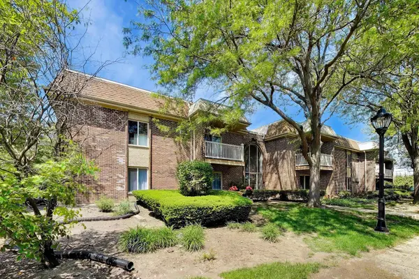 906 W Alleghany DR #1B, Arlington Heights, IL 60004