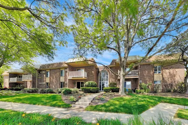 906 W Alleghany DR #1B, Arlington Heights, IL 60004
