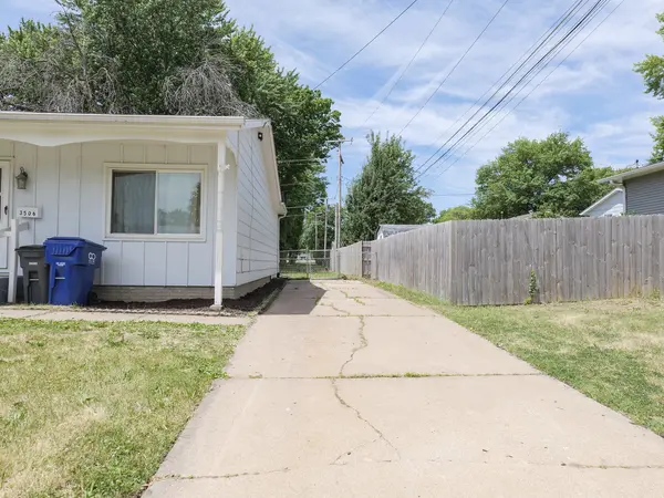 3506 Somerset DR, Bettendorf, IA 52722