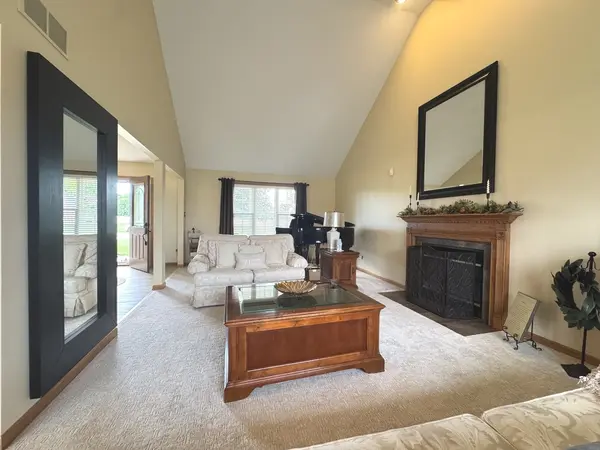 2041 S Bluff RD, Kankakee, IL 60901