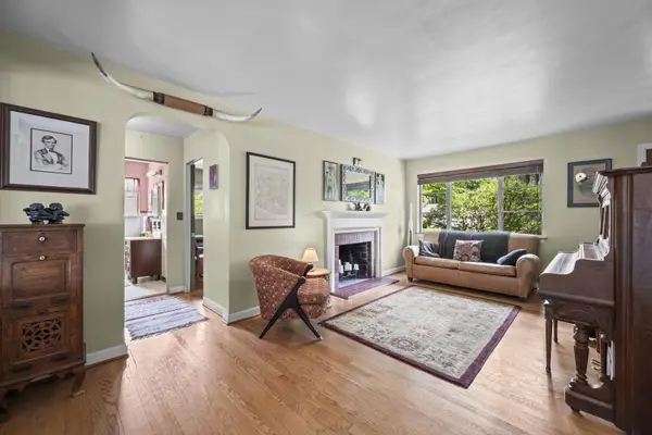 215 N Lincoln LN, Arlington Heights, IL 60004
