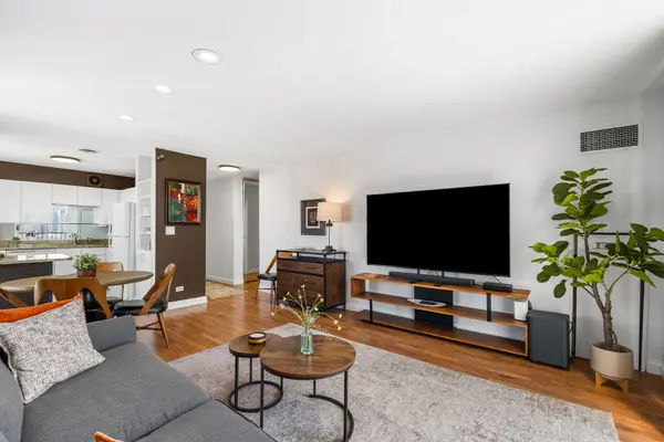 1212 N La Salle DR #2709, Chicago, IL 60610