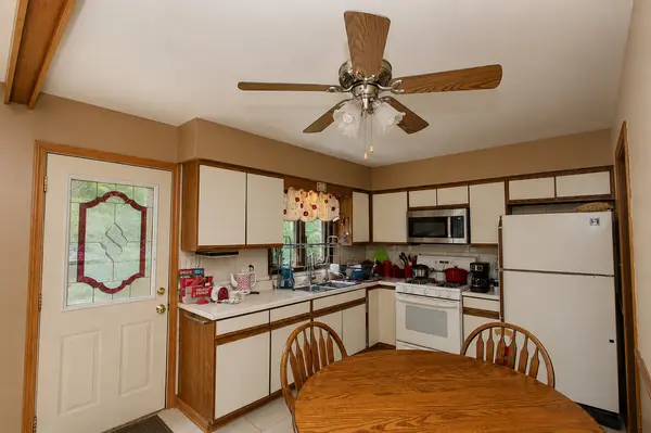 2309 W Edgewood LN, Mchenry, IL 60051