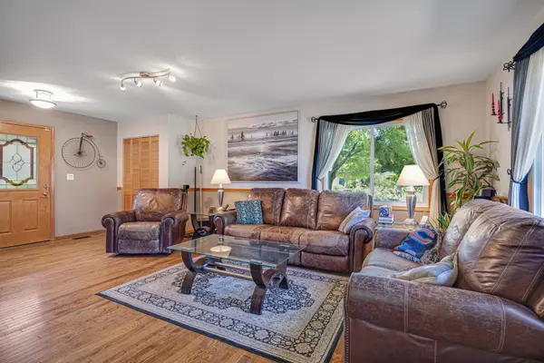 652 Cherry Valley RD, Vernon Hills, IL 60061