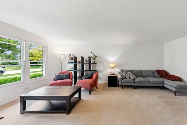 313 RICHMOND LN, Vernon Hills, IL 60061