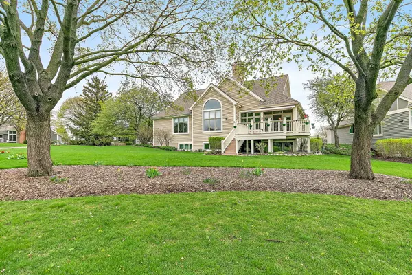 3 Sunvalley CT, Lake In The Hills, IL 60156