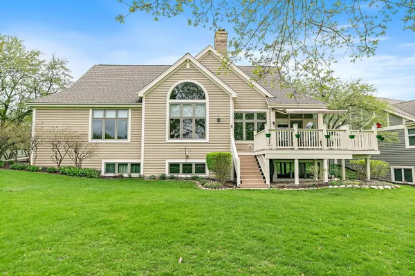 3 Sunvalley CT, Lake In The Hills, IL 60156