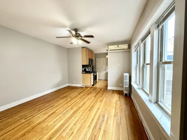 3253 W Olive AVE #3W, Chicago, IL 60659