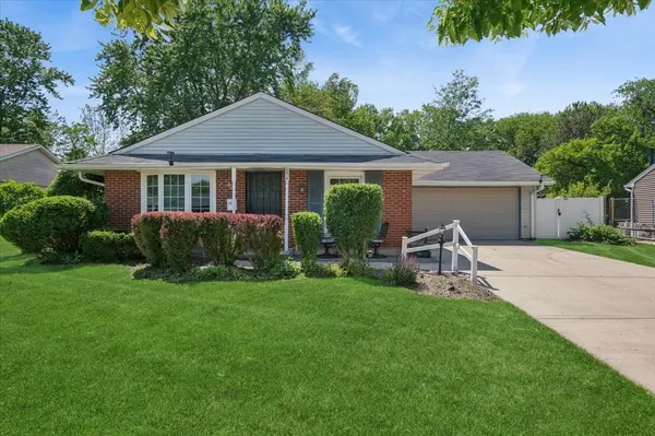 854 Sunrise PL, Roselle, IL 60172