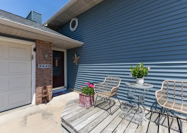 2440 W 60th PL, Davenport, IA 52806