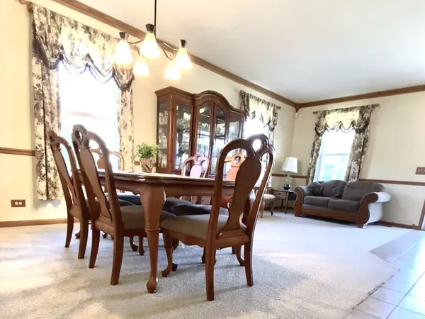 1056 Deertrail CT, Antioch, IL 60002