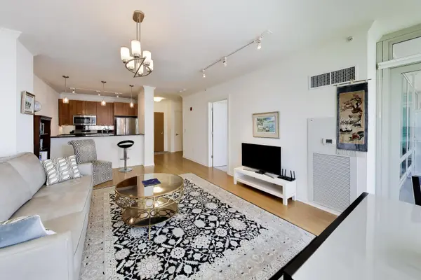 1570 Elmwood AVE #909, Evanston, IL 60201