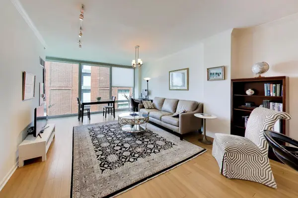 1570 Elmwood AVE #909, Evanston, IL 60201