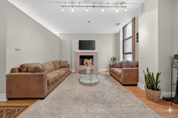 212 W Washington ST #1402, Chicago, IL 60606
