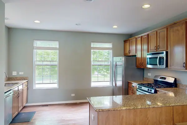 214 Cassidy LN, Elgin, IL 60124