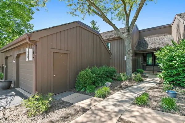 256 THORNHILL LN #C, Lake Barrington, IL 60010