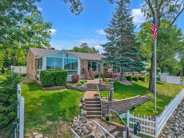 809 N River DR, Port Byron, IL 61275