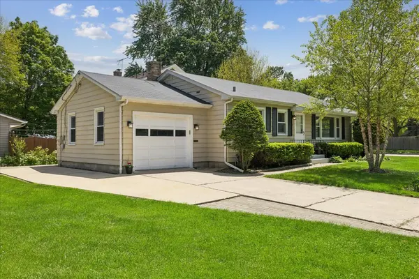 11 Logan AVE, Geneva, IL 60134
