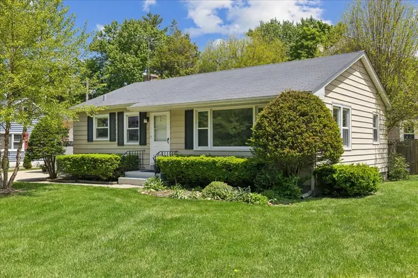 11 Logan AVE, Geneva, IL 60134