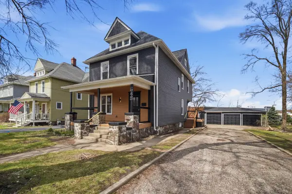 645 E Calhoun ST, Woodstock, IL 60098