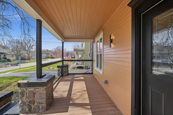 645 E Calhoun ST, Woodstock, IL 60098