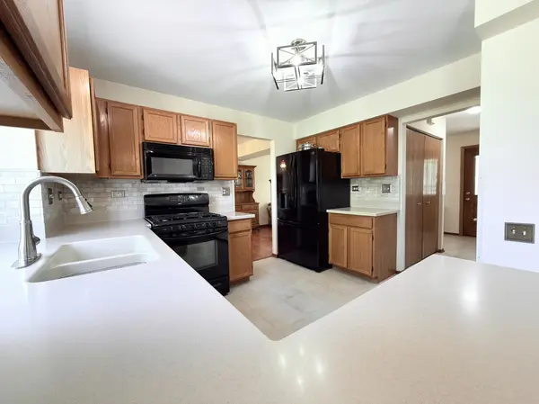 1141 Millcreek LN, Algonquin, IL 60102