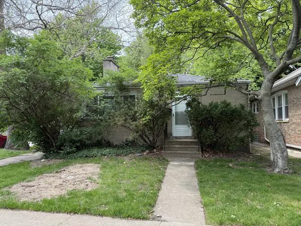 7434 N Maplewood AVE, Chicago, IL 60645