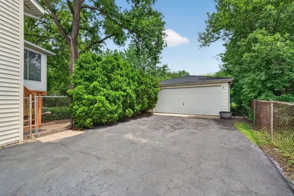 100 Shady LN, Bolingbrook, IL 60440