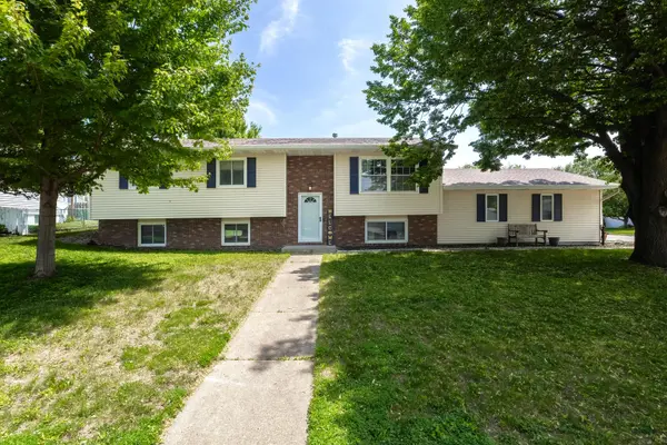 305 S 8th ST, Eldridge, IA 52748