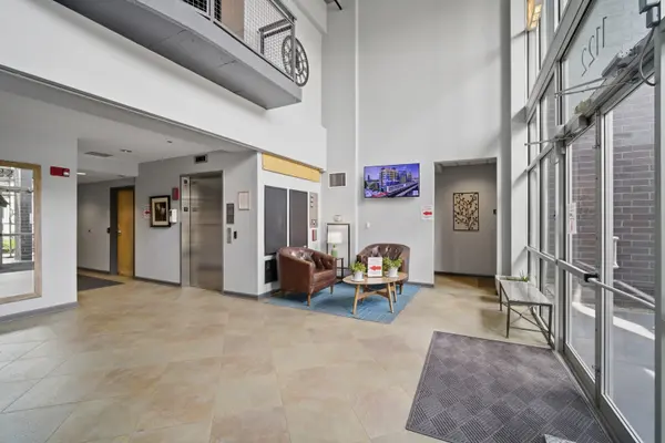 1122 W CATALPA AVE #910, Chicago, IL 60640