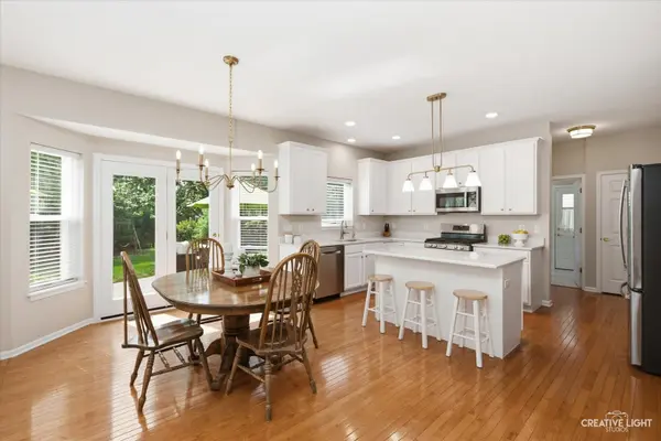 39W431 W Mallory DR, Geneva, IL 60134