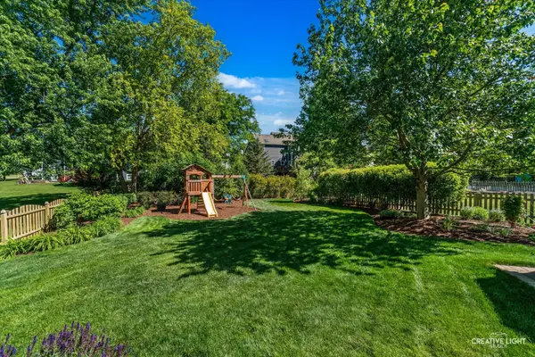 39W431 W Mallory DR, Geneva, IL 60134