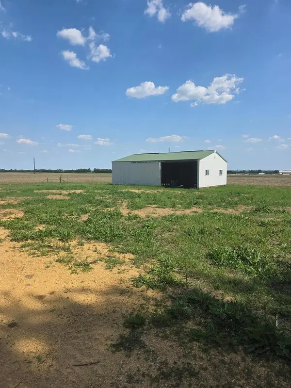 903 Sterling RD, Dixon, IL 61021