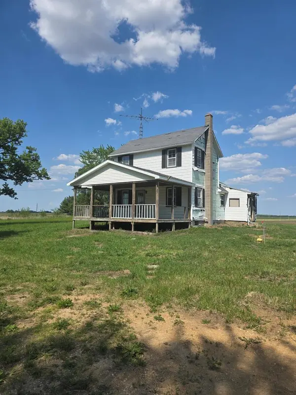 903 Sterling RD, Dixon, IL 61021