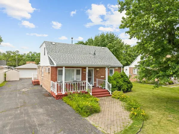 6930 Garden LN, Bridgeview, IL 60455