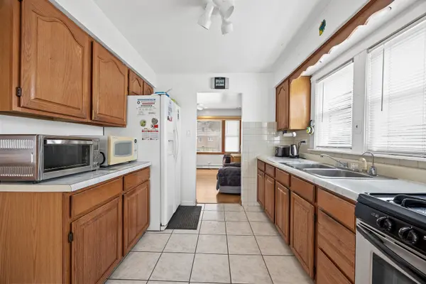 6930 Garden LN, Bridgeview, IL 60455