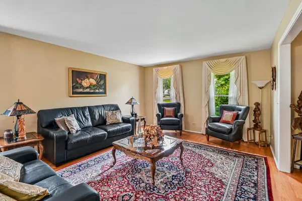 214 Carmelhead LN, Schaumburg, IL 60193