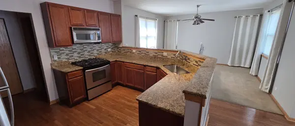 697 Periwinkle LN, Aurora, IL 60504