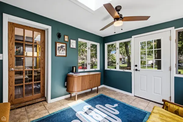 32 S Grant ST, Westmont, IL 60559
