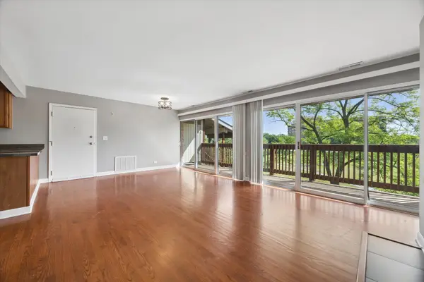 5852 Forest View RD #F, Lisle, IL 60532