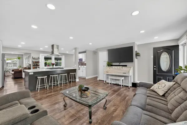 1723 Hartmann DR, Schaumburg, IL 60193