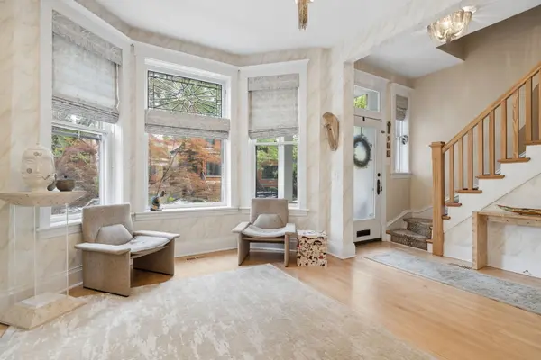 2023 W Walton ST, Chicago, IL 60622