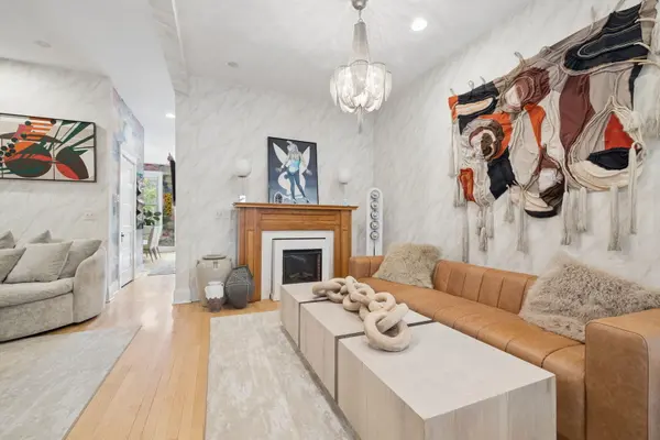 2023 W Walton ST, Chicago, IL 60622