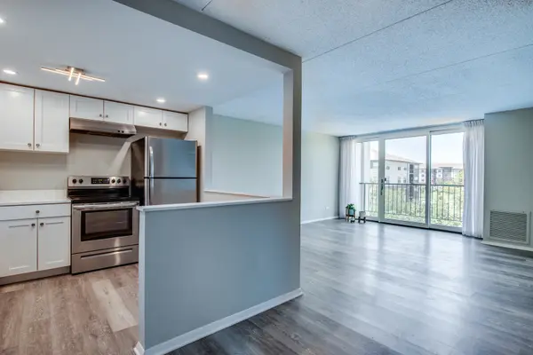 2015 S. Finley RD #612, Lombard, IL 60148